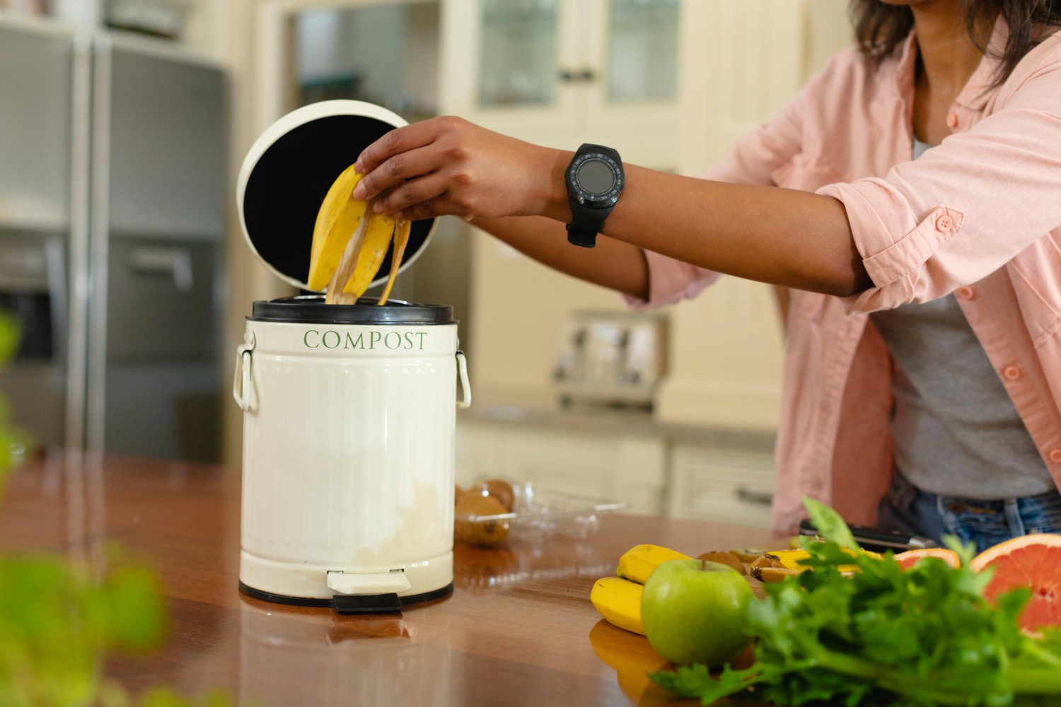 The Kitchen Compost Bin That Actually Keeps Smells at Bay: My Real-World Guide