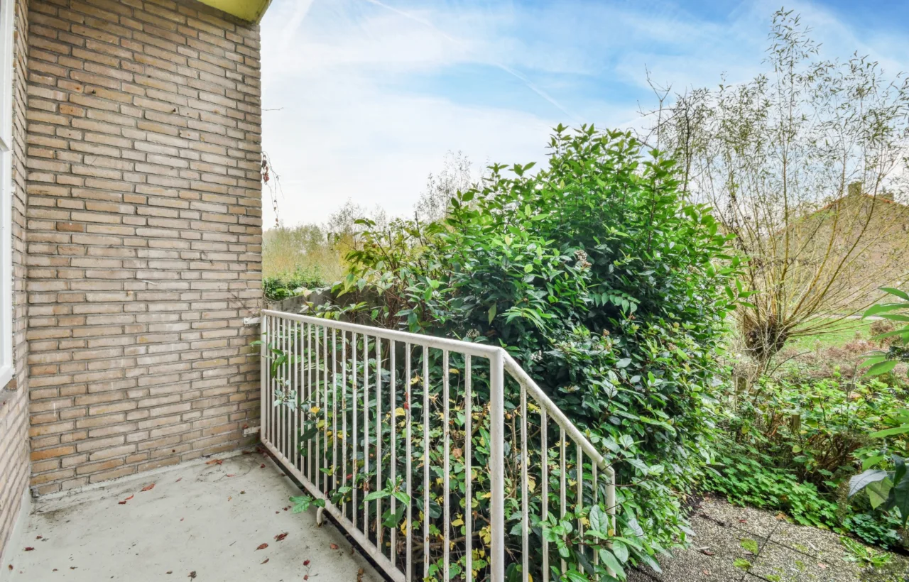 balcony railing garden
