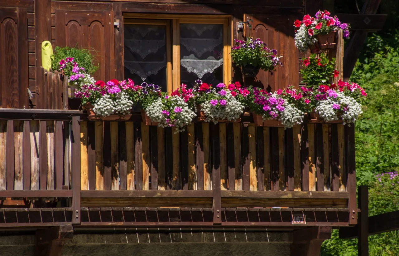 cottage garden balcony