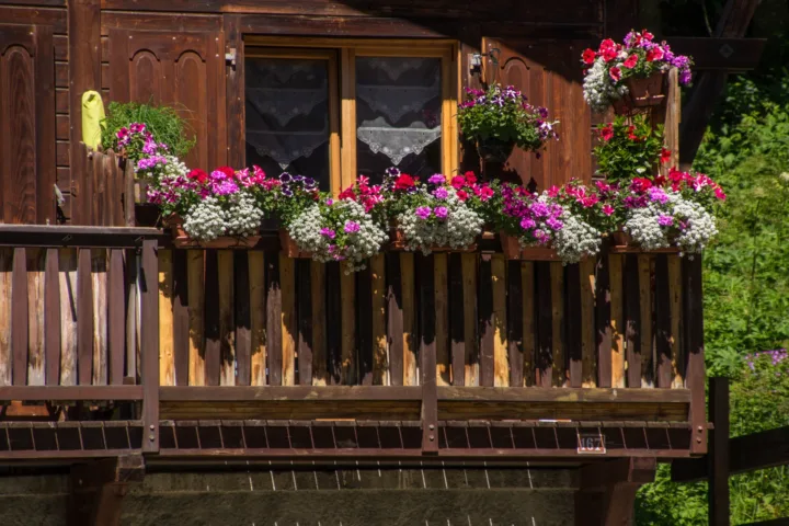 cottage garden balcony